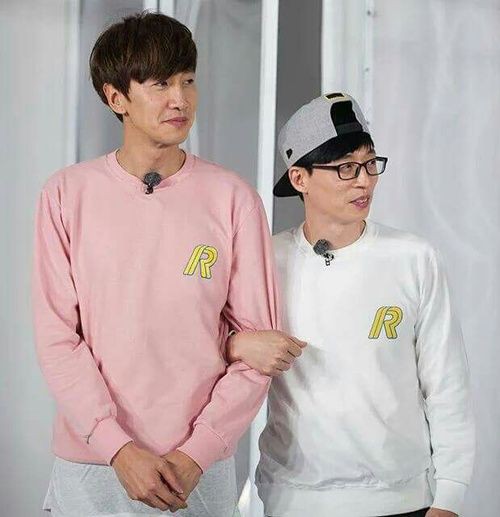 randomsace's tweet photo. lee kwang soo will always be a running man member, always. 💙 https://t.co/rw3Z752jah