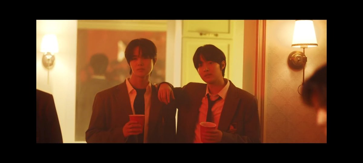 2. 𝗪𝗲𝗿𝗲𝘄𝗼𝗹𝗳𝘀It legits amazed me how HYBE could introduce the new JPBoys on the HYBEMultiverse.K and EJ appears as werewolfs and they seem to be looking for ENHYPEN, specially Sunwoo. Why? BC SUNWOO IS CREATING VAMPIRES!They don't get along too well 