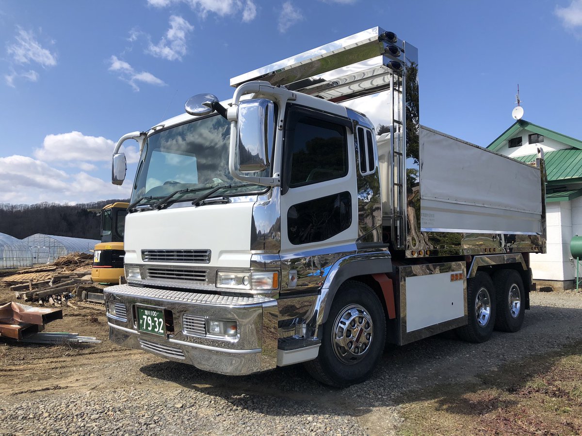 ステンレス貼ってピカピカ
あとは看板入れて完成