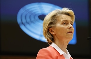 "è successo perché sono una donna" #UrsulavonderLeyen  in poche parole ci dice quanto sia facile umiliare una donna anche se potente. C'è ancora tanto da fare per avere tutti le stesse opportunità.