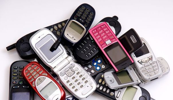 100 millions de téléphones dorment dans nos tiroirs ! C est le moment de leur faire prendre l air !!! Un vieux téléphone amené en boutique #orange = 10 euros minimum ! Du 28 avril au 2 juin ! Profitez en !! <a href="/ggleonardon/">Leonardon Géraldine</a> <a href="/Orange_boutique/">Orange_boutique</a> <a href="/FredCherouvrier/">Frédéric Cherouvrier</a> <a href="/PatrickBensaid/">Patrick Bensaïd</a>