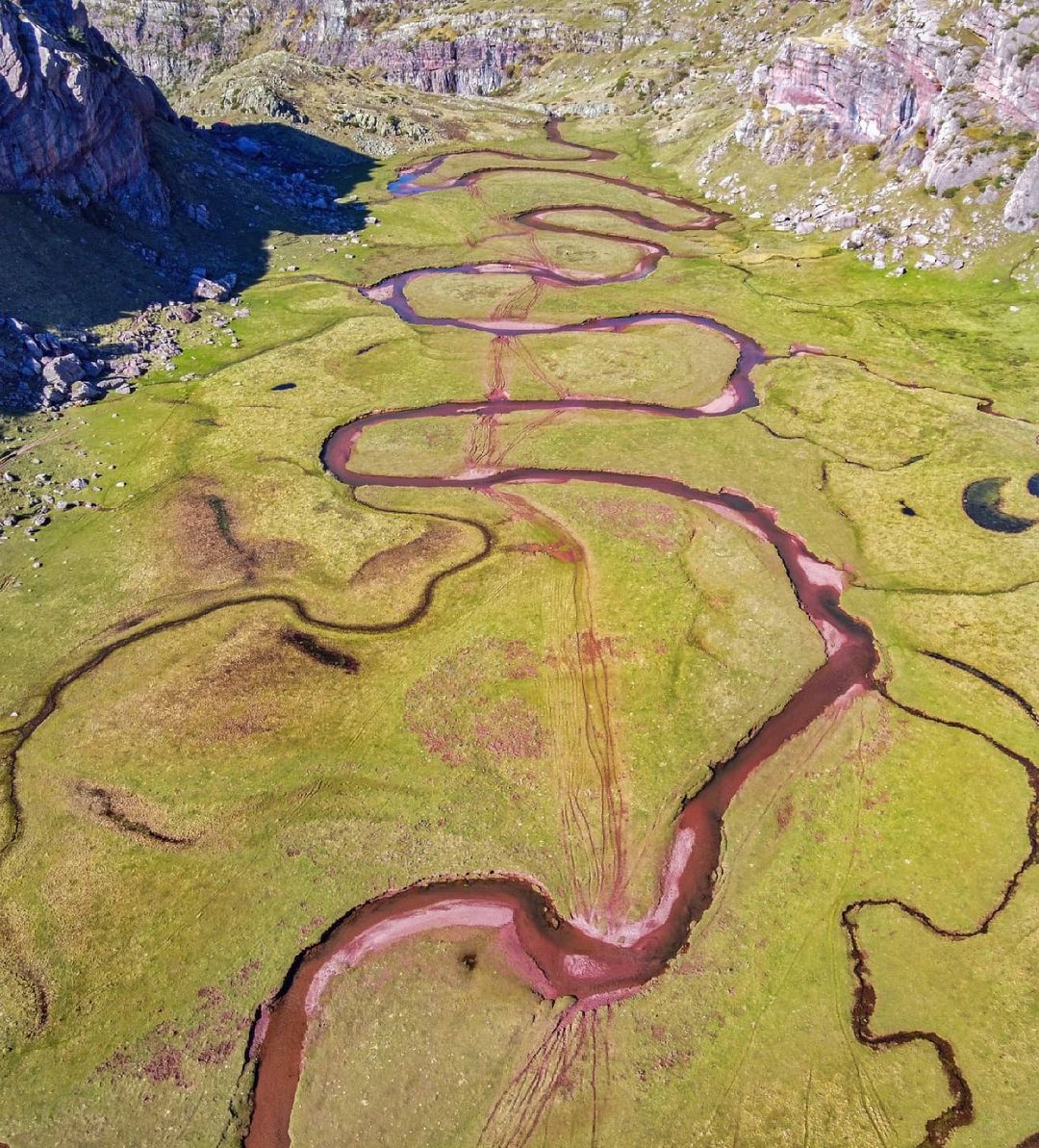 El Valle de Aguas Tuertas es sin duda uno de los parajes más increíbles 😍 de los #VallesOccidentales 💚

Foto de instagram.com/leewixx👏👏

#HuescalaMagia #NoCancelesAplaza