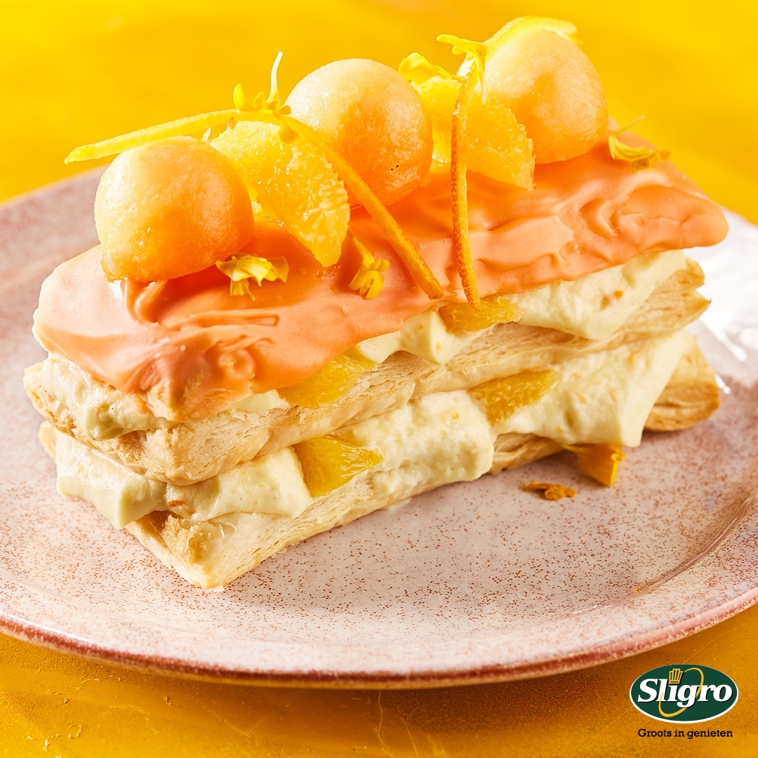 Dat wordt smullen deze Koningsdag. Bekijk het recept voor deze oranje tompouce via l8r.it/UfFy. Maar er wat leuks van vandaag. 🇳🇱

#koningsdag #koningsdag2021 #oranje #tompouce #tompoes #food #foodie #woningsdag #tompoucen #gebak #cake #taart #zoet