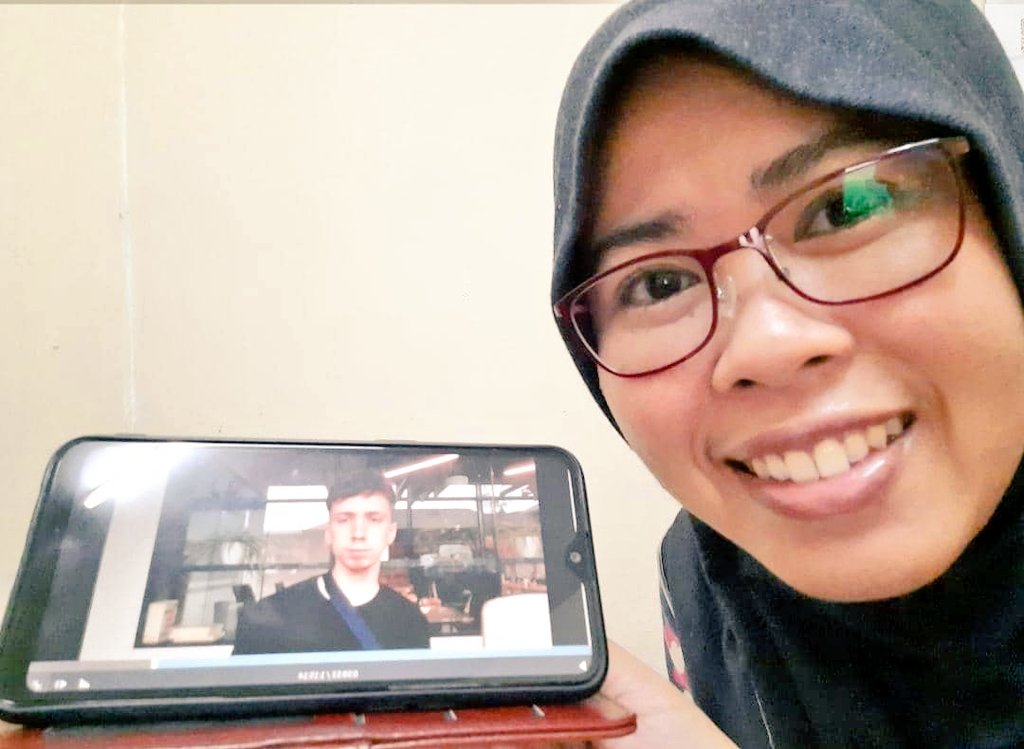 nurul_khai82's tweet photo. 5 C's of Teaching' with Wakelet and #MicrosoftMalaysia 😎
With Wakelet's Michael & #MIEExpert #WakeletAmbassador Nad Zulkipli sharing the power of curation with Wakelet!
#MicrosoftEdu
#Wakelet
#WakeletWave
#5CsofTeaching
#microsoftrules https://t.co/CJrquzTgsC