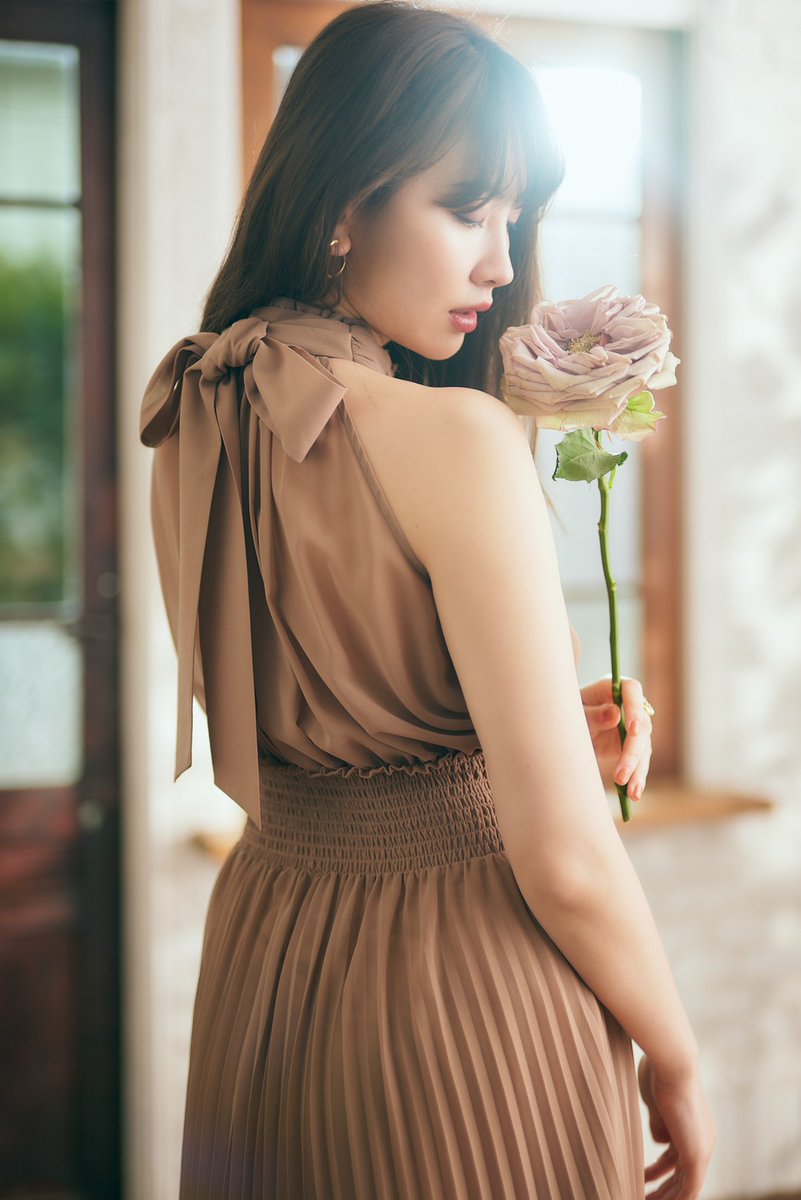 Pleated Chiffon Ribbon Midi Dress// ▶︎2021.04.28(wed) at 7 p.m.