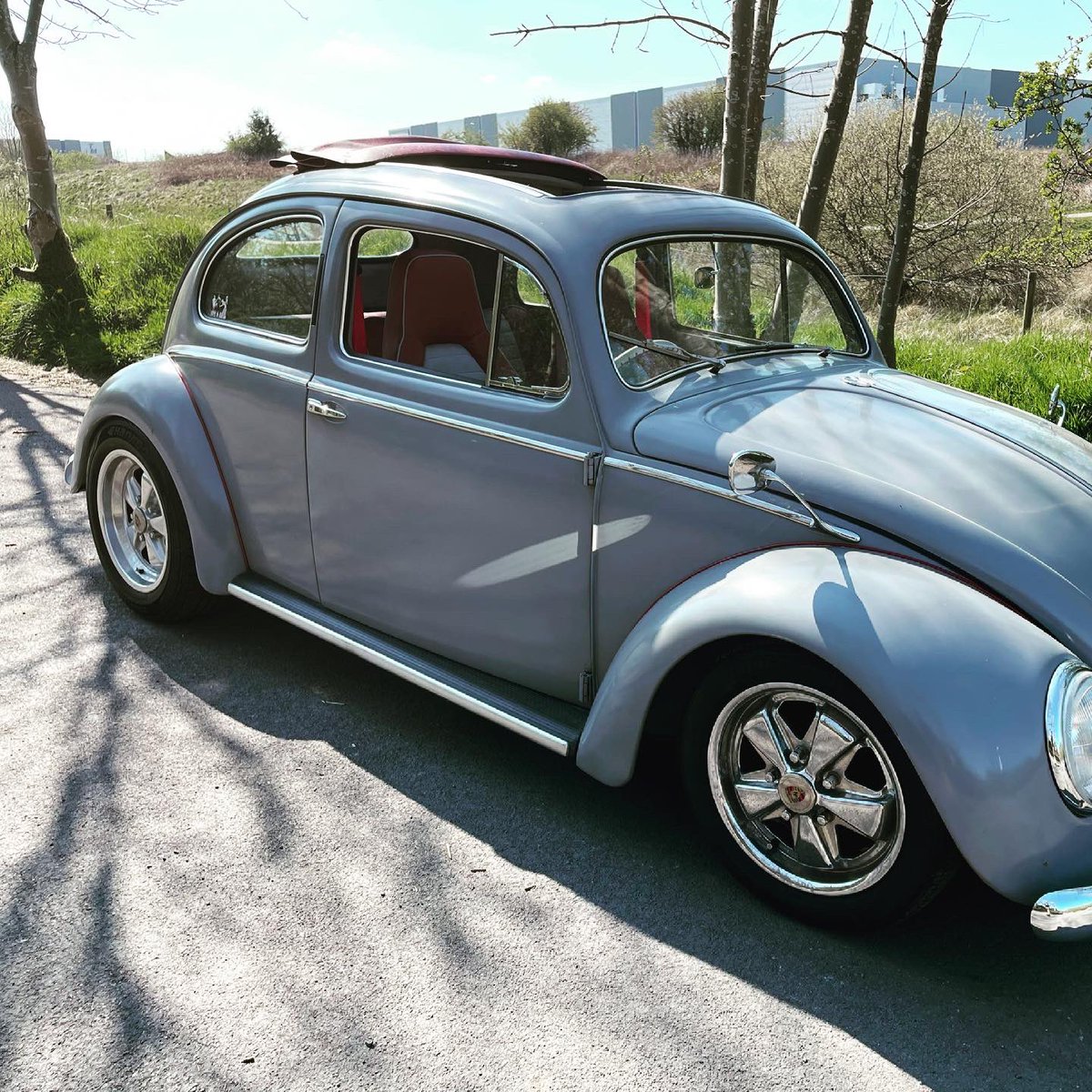 trustyrustyvw's tweet photo. Dusted the #vwovalbeetle off and went for a #cruise. 
.
.
#vw #oval #vwbeetle #rothfink #coolflo #slammed #patina #type1 #airooled https://t.co/OuaO354EdZ