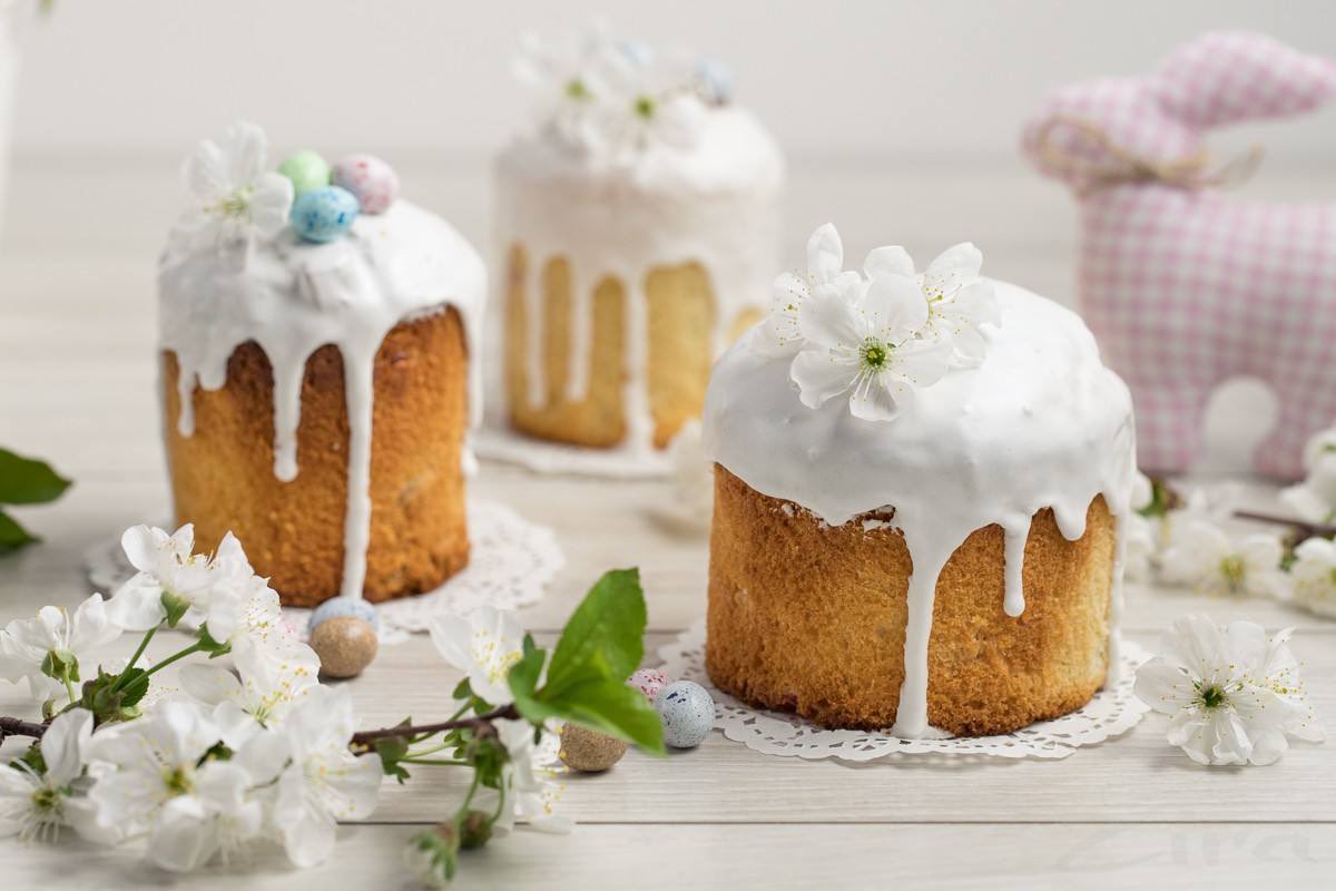 Russia's tweet photo. 🥚This week in #Russia people will celebrate Easter, one of the main holidays known as #Paskha.

❓ Do you know the #Easter traditions? One of them to cook a special kind of yeast bread - #kulich🧁.

👇Check a classic recipe and bake your perfect kulich😋
https://t.co/iPayp7fhZK https://t.co/DlDxTJCfX7