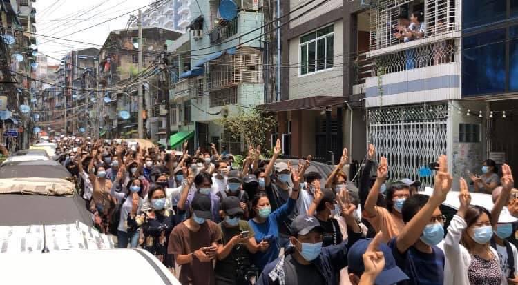 TostevinM's tweet photo. Bigger anti-junta protests in Yangon again as well as other parts of Myanmar #WhatsHappeningInMyanmar https://t.co/PI3O6J4T9H