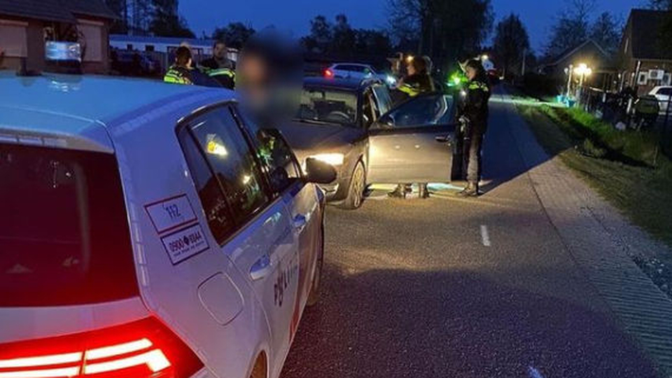 Auto vlucht na aanrijding Meterik: inzittenden aangehouden..