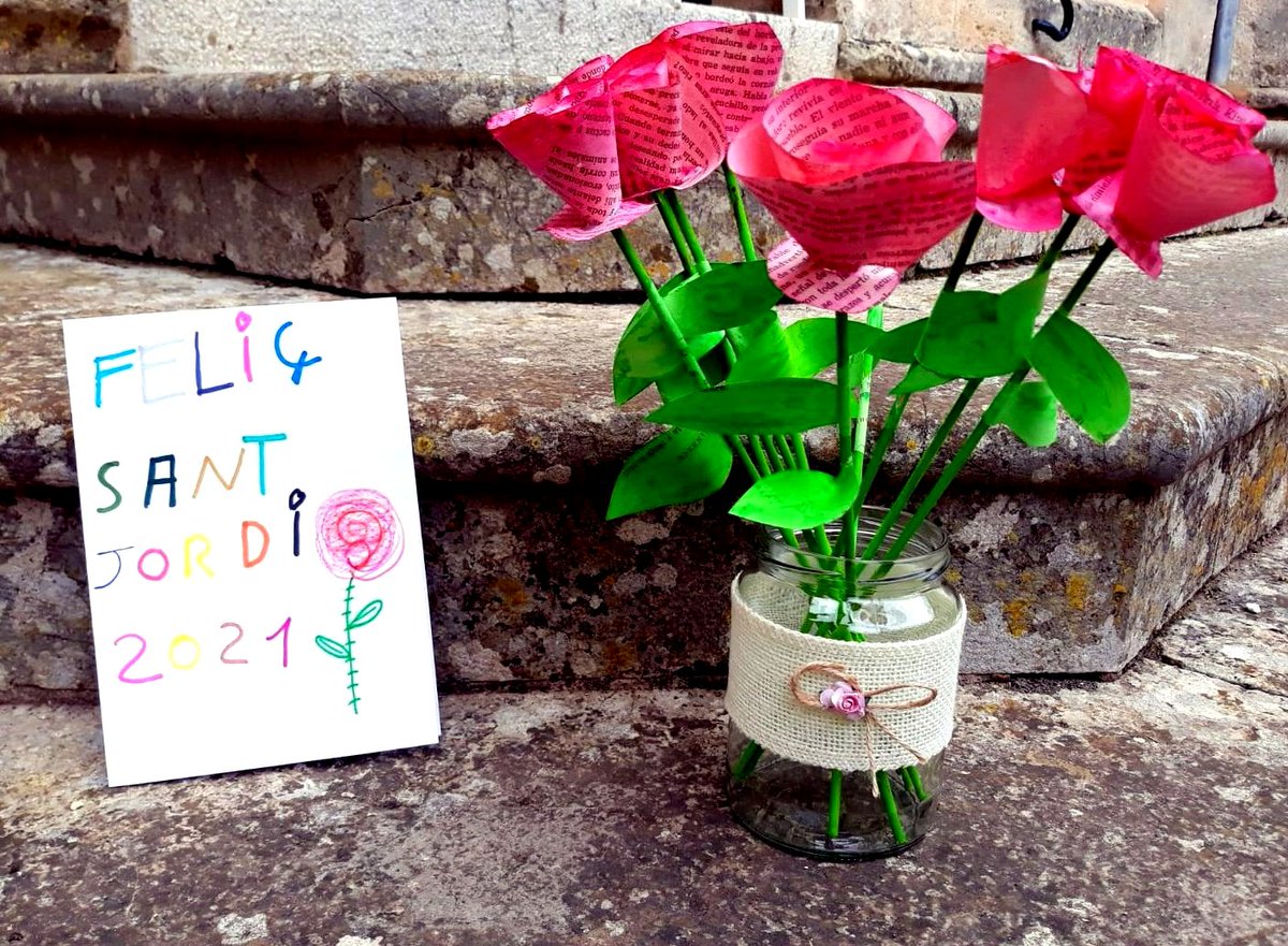 orgmater's tweet photo. 📸 Les persones usuàries del «Serv. 𝐎𝐜𝐮𝐩𝐚𝐜𝐢𝐨𝐧𝐚𝐥» d'@orgmater 𝐒𝐢𝐧𝐞𝐮 entregaren, dijous, un original ram de 🌹 roses de paper (fetes a mà) als usuaris/àries de la «#Residència de #Sineu». 👇🏽 Un detall preciós que feu feliços a uns i a altres. #DePersonesAPersones 💙 https://t.co/YCrSwPnaSZ