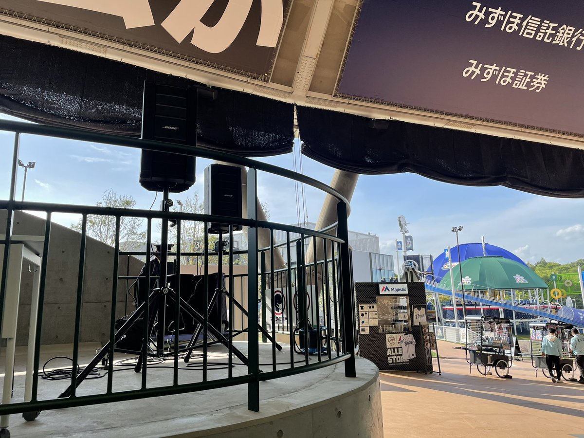 サンデーライオンズ メットライフドームでも今日から攻撃時に 選手応援歌とチャンステーマが流れます 事前に私設応援団の方々が事前収録した青炎は レフト席後方に設置されたこちらのスピーカーから流されます Seibulions 埼玉西武ライオンズ