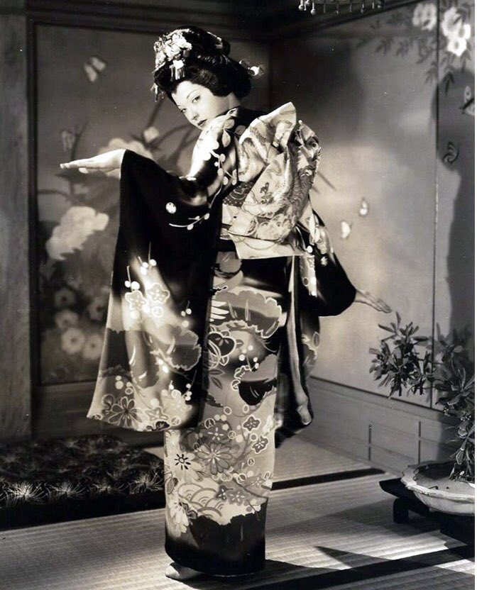 Steward シルヴィア シドニーとケーリー グラントのmadame Butterfly は当初フェイ レイ とゲーリー クーパーが出演候補だったらしい 1930年頃というとフェイ レイは キング コング 1933 以前か フェイ レイも美しいが かなりなメークを施さない Steward シルヴィア シドニーとケーリー グラントのmadame Butterfly は当初フェイ レイ とゲーリー クーパーが出演候補だったらしい 1930年頃というとフェイ レイは キング コング 1933 以前か フェイ レイも美しいが かなりなメークを施さない