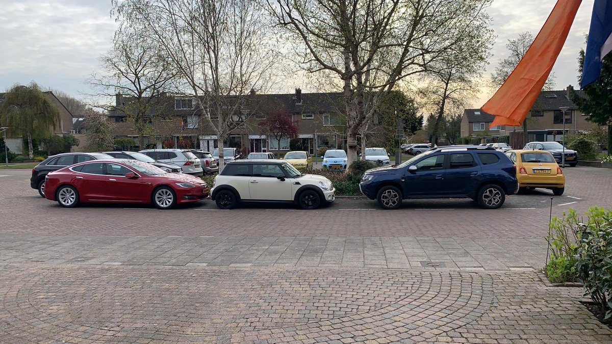 Marcel van de Sandt (@marcelvdsandt) on Twitter photo Helaas maar begrijpelijk geen optocht met autos in dubbeldam dan maar zo #koningsdag <a href="/WouterKolff/">Wouter Kolff</a> Helaas maar begrijpelijk geen optocht met autos in dubbeldam dan maar zo #koningsdag <a href="/WouterKolff/">Wouter Kolff</a>