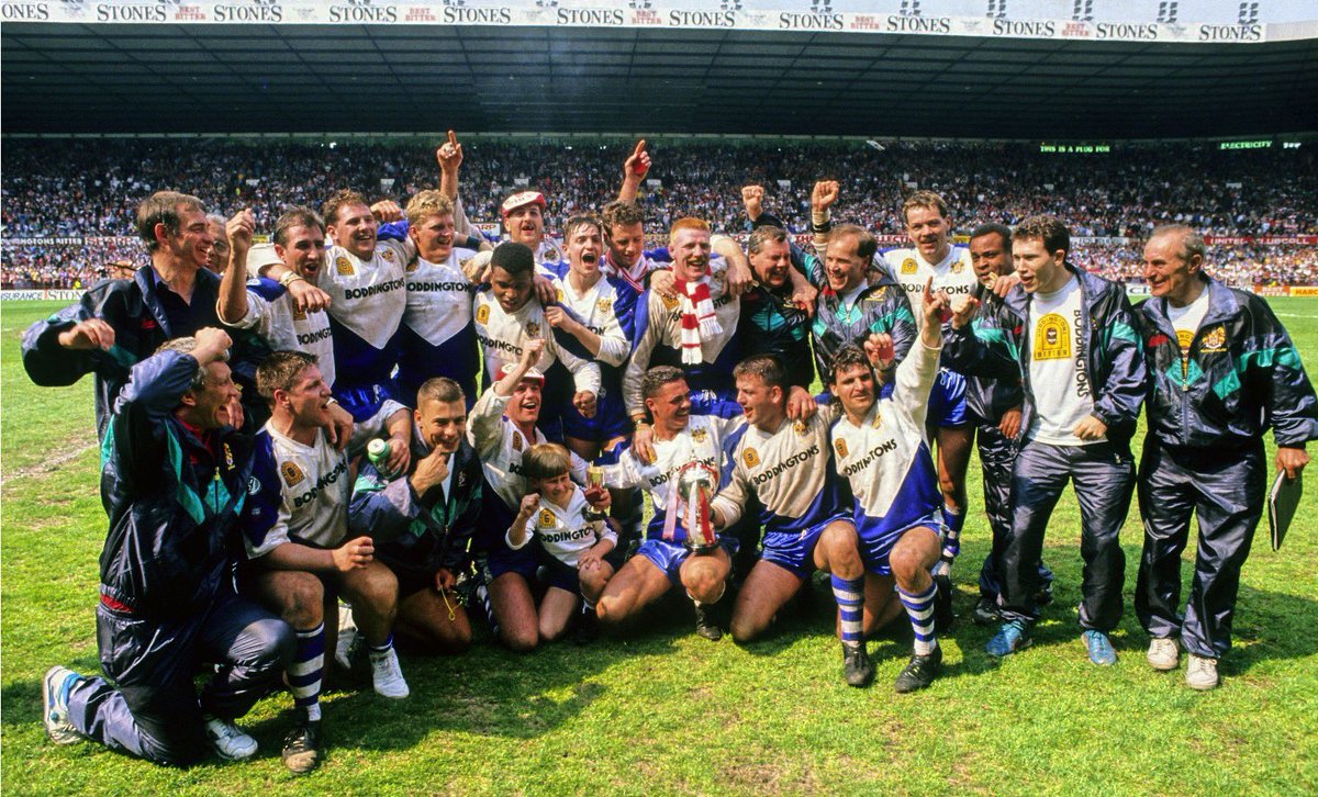 John Fieldhouse models our away kit, in a trip down memory lane! 🔵⚪️

Read ➡️ roughyeds.co.uk/2021/04/fieldh…

#OldhamRL2021 #BackToTheFuture