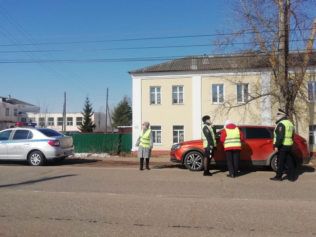 📢📢📢В рамках работы  федерального партийного проекта #Безопасныедороги и местного проекта "БАБУШКИН ПАТРУЛЬ", жителям #Вичуга напомнили о необходимости соблюдения ПДД .
Подробнее: vk.com/wall-180961349…
#ЕР37 
#ИвановскаяОбласть