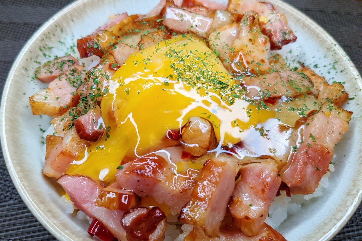 簡単激ウマ めんつゆペペロン丼 ニンニクと麺つゆの染みたベーコンが美味しすぎる 話題の画像プラス 簡単激ウマ めんつゆペペロン丼 ニンニクと麺つゆの染みたベーコンが美味しすぎる 話題の画像プラス
