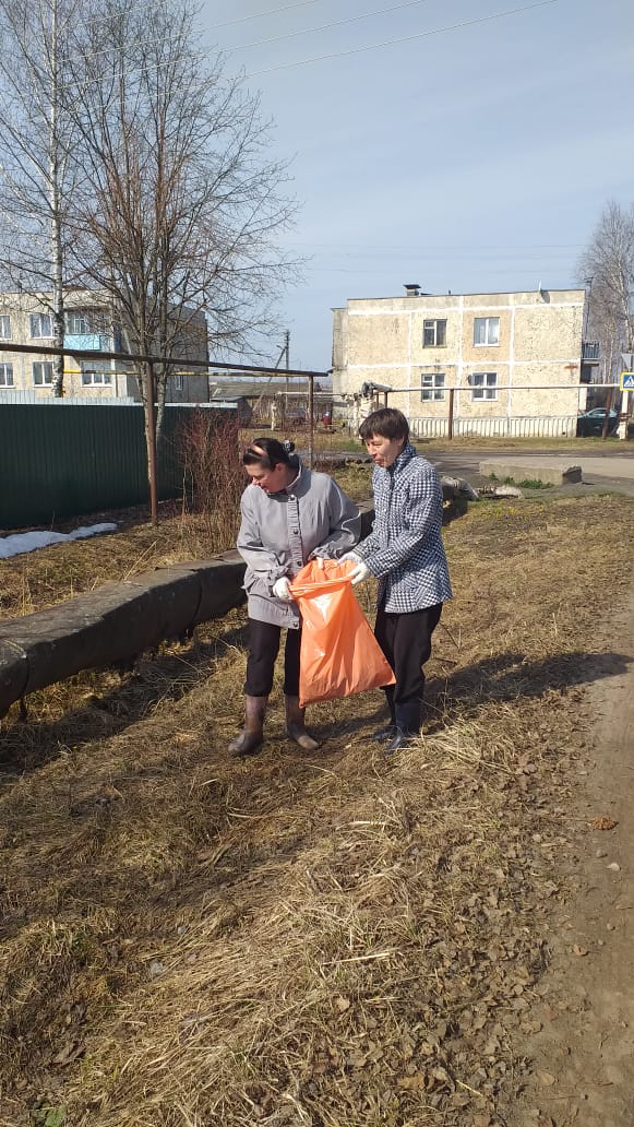 Сегодня, 15 апреля, Филисовское сельское поселение открыло сезон проведения субботников. Сегодня провели субботник в с. Филисово.