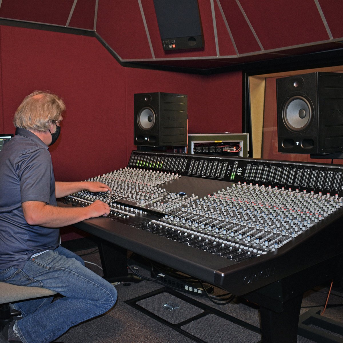 solidstatelogic's tweet image. USC Thornton School of Music Chooses Solid State Logic ORIGIN Analogue Mixing Console for its Prestigious Music Technology Program

Full story: bit.ly/USCThorntonSSL…

#SSL #SolidStateLogic #LearnOnAnSSL #IndustryStandard #ThisIsOurORIGIN #SSLEDU #Education #MusicTechnology
