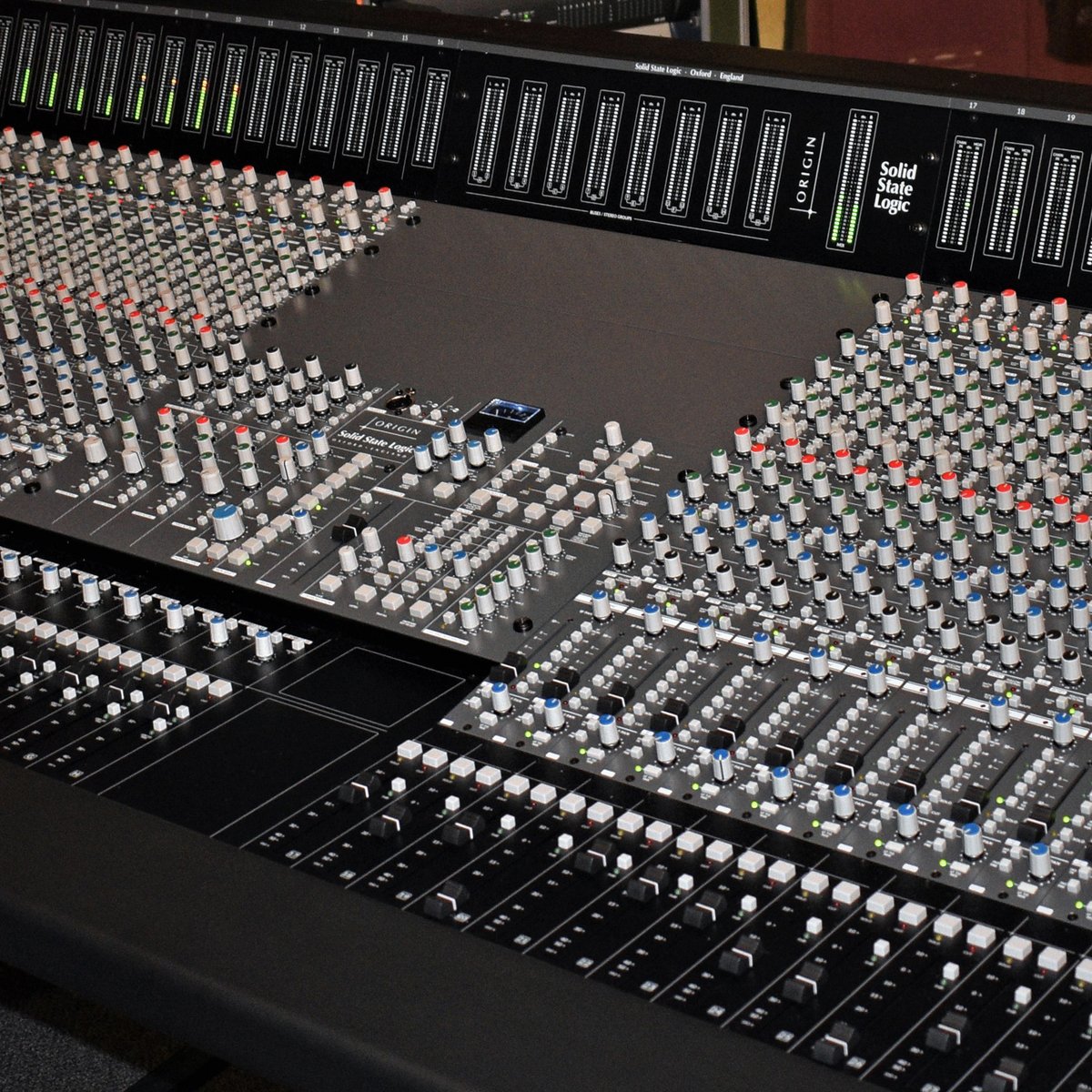 solidstatelogic's tweet image. USC Thornton School of Music Chooses Solid State Logic ORIGIN Analogue Mixing Console for its Prestigious Music Technology Program

Full story: bit.ly/USCThorntonSSL…

#SSL #SolidStateLogic #LearnOnAnSSL #IndustryStandard #ThisIsOurORIGIN #SSLEDU #Education #MusicTechnology