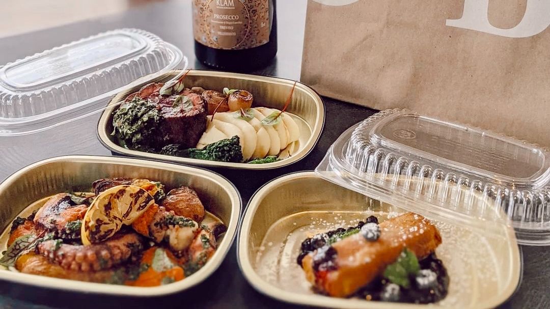 It's national takeout day and @canadatakeout wants to set a record for the most orders in one day! Just order takeaway at any time today and upload your receipt to the Takeout Tracker on CanadaTakeout.com! Visit our website to view what's open: bluemountainvillage.ca