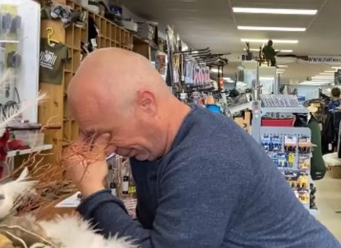 Tot tranen geroerde Mark verkoopt winkel én huis noodgedwongen

'Ik heb gebruik gemaakt van de tegemoetkoming. Die moet je later terugbetalen. Nu kan ik nog iets verzinnen voordat ik echt in de schulden zit'

#538Oranjedag? Gooi winkels en #terrassenopen 

destentor.nl/voorst/tot-tra…