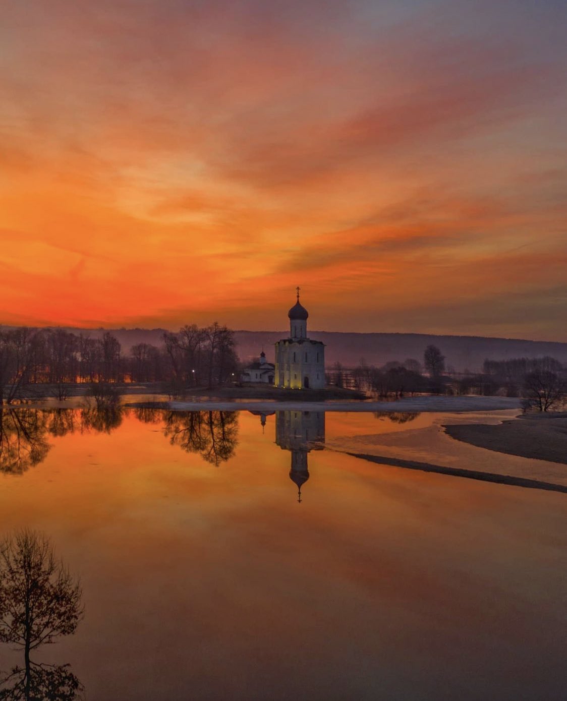 ヴィンテージ、ロシア「ネルリ河畔の生神女庇護聖堂」吊り下げアート装飾 駐日ロシア連邦大使館 on X: 