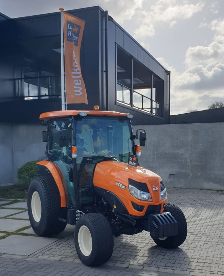 Deze mooie Iseki TG 6687 trekker heeft DBS Maaitechniek bv samen met van der Haeghe bv afgeleverd bij de J de Ridder bv.

In een passende kleur van het bedrijf! 👌🏻

TG tractoren vormen de top onder de Iseki tractoren, zowel in vermogen als in de laatste technologie.