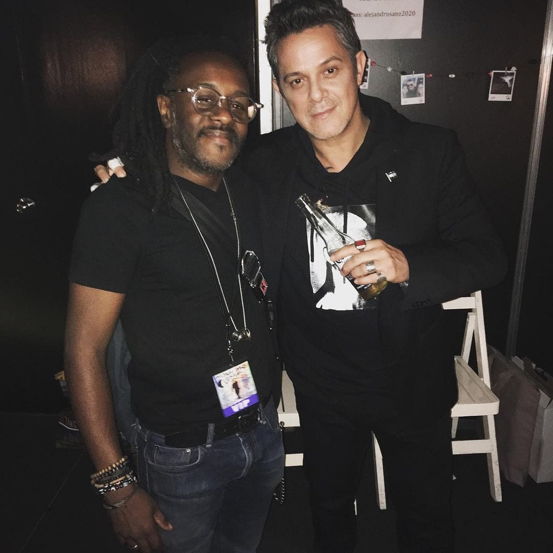 AQueNoMeSuenAS's tweet photo. Reposted from @sterlingnegro Pre-Show pic & Beer with the man from Cadiz!!
@alejandrosanz #lagira #noeslomismo #sterlingensemble https://t.co/iC7UTBz02P