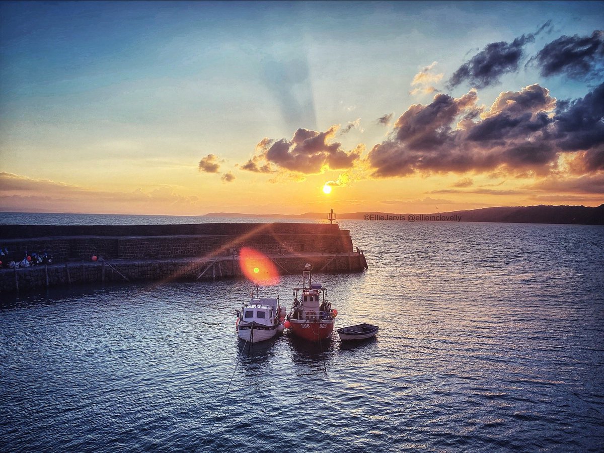 Morning darlings • 🌅🌞🌊⚓️🕊

#Clovelly #NorthDevon
