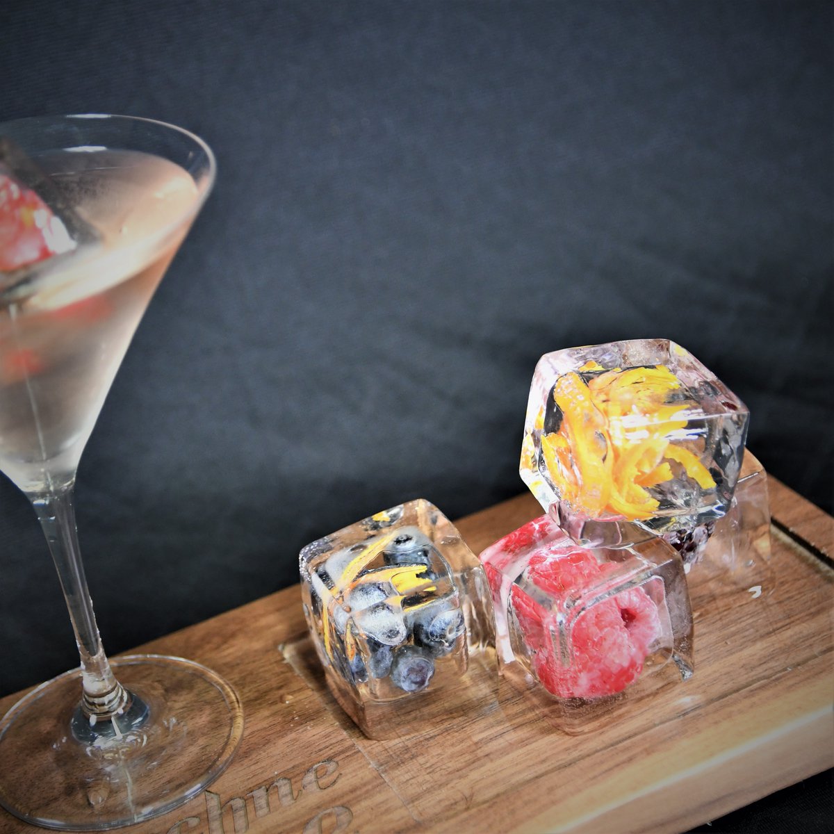TechneIce's tweet photo. Go that little #extra and take your #cocktails and #drinks #beyond the conventional with #TechneIce #CrystalClear #fruit #icecubes 
#ruleof6 #bars #ice #London #nearlytheweekend #love https://t.co/gjXi0V5MCw