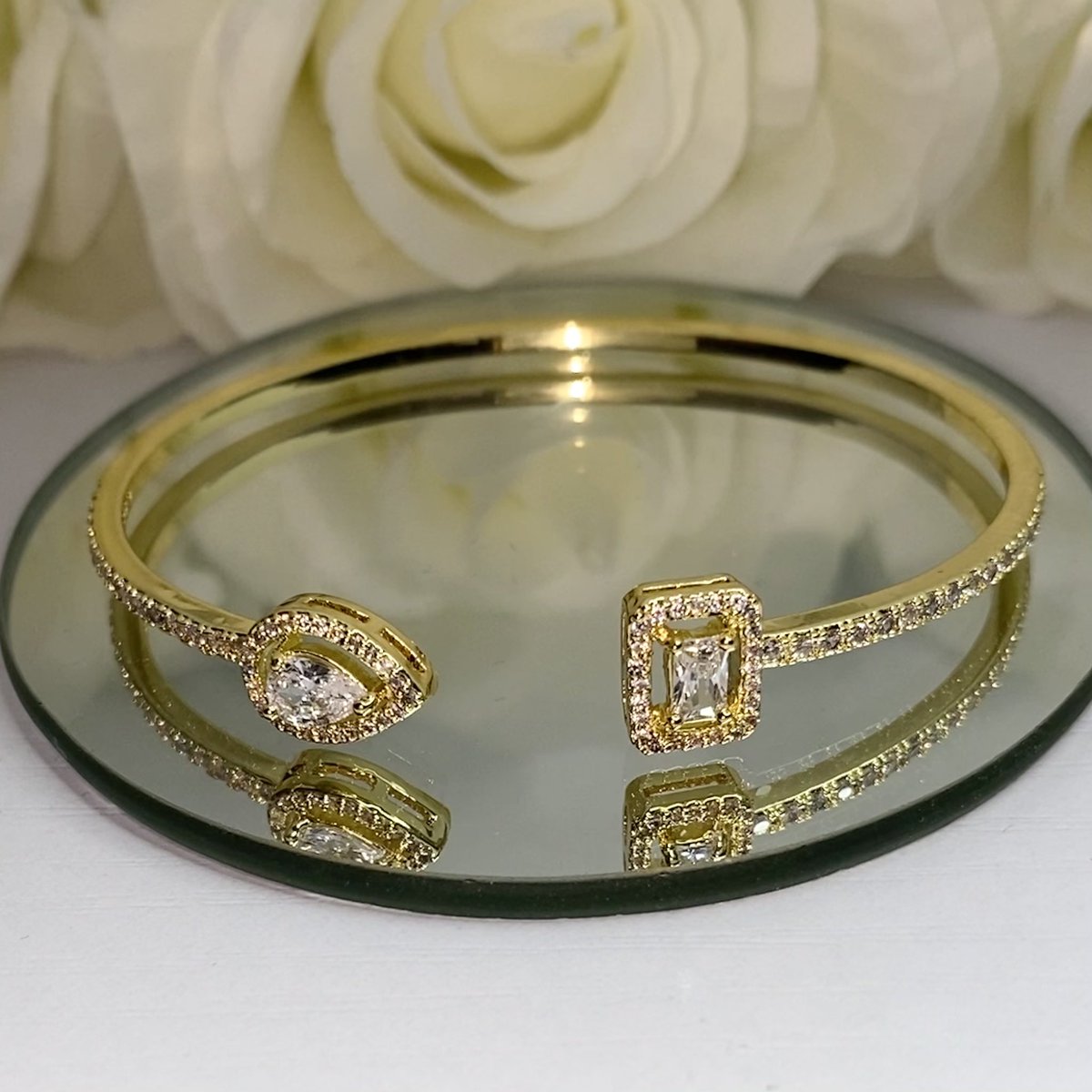 NeseAccessories's tweet photo. If you see this pls RT our next customer could be on your TL✨ 

USE CODE: SPRING for 15% OFF

https://t.co/ikid12uavo   

We provide luxury women accessories at reasonable prices. 

IG @laneseaccessories Thank you https://t.co/dvqHfXak8h