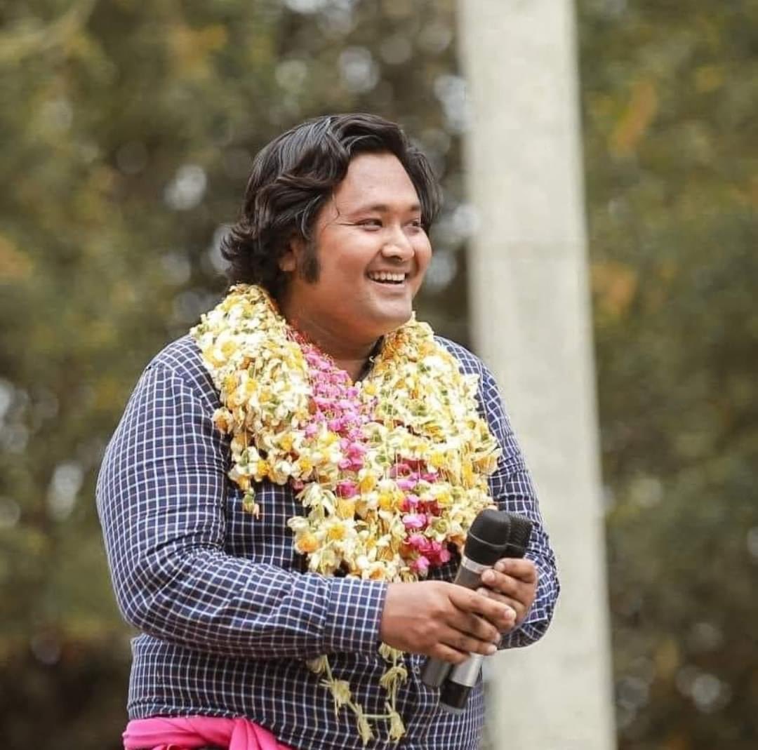 Sandar03803545's tweet photo. Wai Moe Naing who has been leading the biggest strikes in Monywa since February has been arrested today. Video shows that a private car hit his motorcycle. Please voice out for his safety. #WhatsHappeningInMyanmar https://t.co/BVfCz9zFAQ