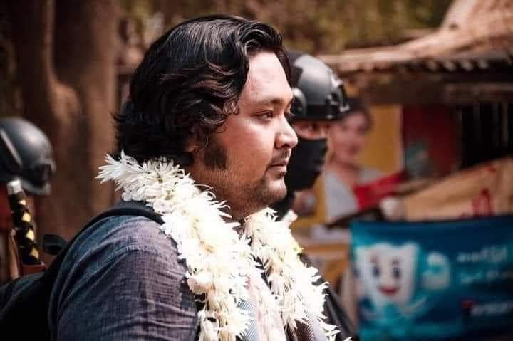 Sry22691027's tweet photo. @MayWongCNA Wai Moe Naing, Monywa community leader, was beaten and arrested at around 2pm near the top of Yingmar Myaing Road on Tharsi Road, where the main strike began.
#WhatsHappeningInMyanmar 
#Apr15Coup 
FREEDOM OF SPEECH https://t.co/UgjBZ5UlOA https://t.co/05jF4foGi4