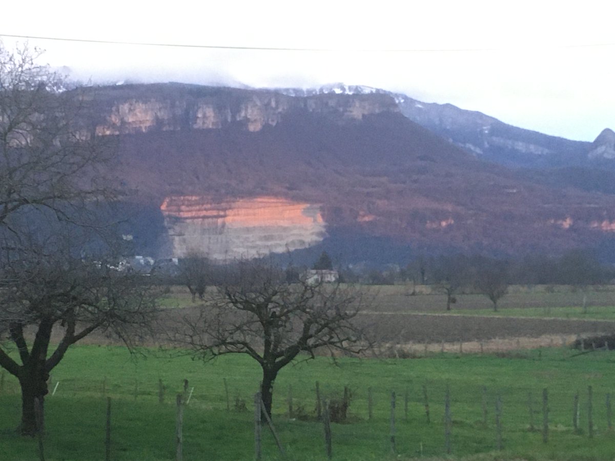 jcesar_dasilva's tweet image. Research in cement and ecological cement are extremely necessary not only to reduce the high amount of CO2 released in the atmosphere, but also to preserve our mountains (and consequently the biodiversity living there). 
#cementresearch #ecofriendlycement #concrete