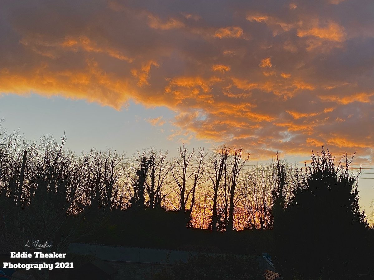 #sunset last night looking out from ours over The Old Manor #Garboldisham #clouds #Sundowns #photography #outdoor #NaturePhotography #spring #eveningsunset