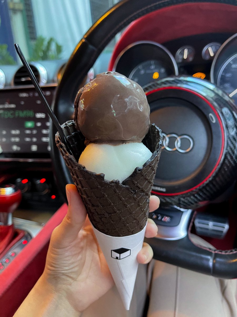 jomjamrnp's tweet photo. เนื่องด้วยสถานการณ์โควิด ว���นนี้มากินไอติมในรถกันค่ะ ⊹🍨𓈒🪞🥣✨🍶🍰♡𐬹

ร้านไอศกรีมโฮมเมดย่านบางรัก ย้ายมาเปิดตรงราชเทวีแล้วค่ะ ทางร้านมิ๊กรสชาติลงตัว วาฟเฟิลอร่อย
#kinjonauan2019 #อร่อยนะรู้ยัง
#อร่อยข้างทาง #aroi #อร่อยบอกต่อ
#อร่อยไปแดก #อร่อยจนต้องบอกต่อ
#อร่อยจนต้องรีวิว https://t.co/uNYP2Cg5GY