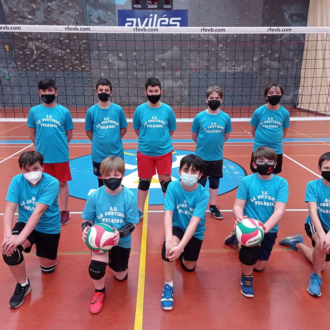 voleycurtidora's tweet photo. Que ganas de jugar !!!. 
Infantil Masculino e Infantil y Juvenil Femenino juegan durante éste fin de semana la 1° Jornada de los clasificatorios para los Campeonatos de España #vamoscurti #FundaviTeams #jugamosporlaigualdad @fvbpa #SomosVoleibol https://t.co/mKqGfmS3f4