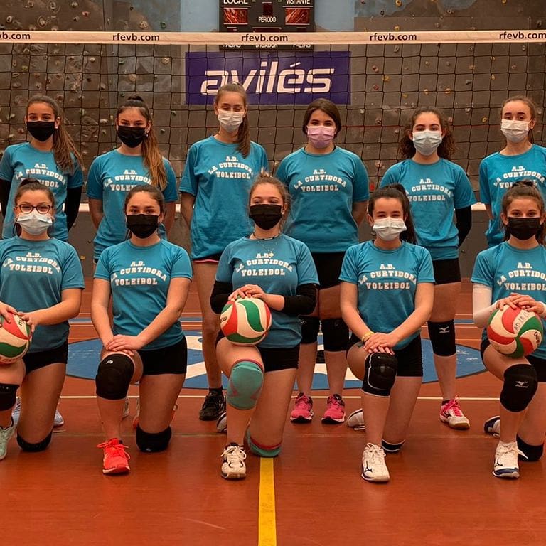 voleycurtidora's tweet photo. Que ganas de jugar !!!. 
Infantil Masculino e Infantil y Juvenil Femenino juegan durante éste fin de semana la 1° Jornada de los clasificatorios para los Campeonatos de España #vamoscurti #FundaviTeams #jugamosporlaigualdad @fvbpa #SomosVoleibol https://t.co/mKqGfmS3f4