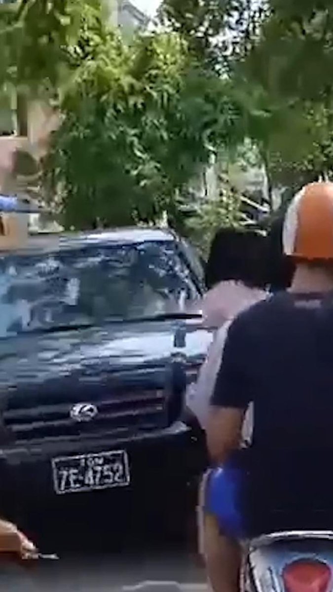Blessing07's tweet photo. The private number plate used by Myanmar military terrorist group to hit and detain the general strike leader, Wai Moe Naing in Monywar city. @aapp_burma 
#RejectMilitaryCoupInMyanmar 
#Apr15Coup https://t.co/nBK4lQXNcu
