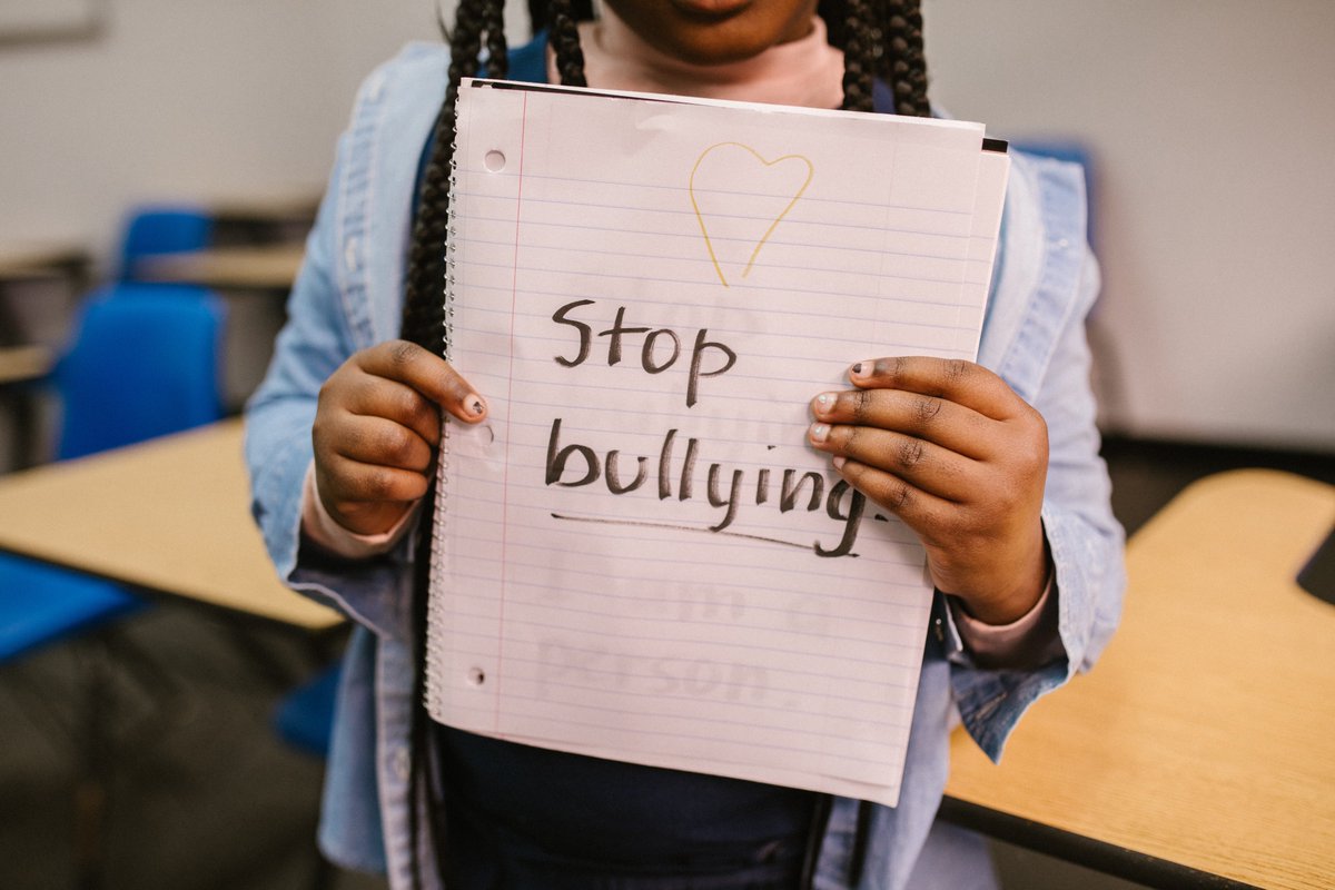 SanitaryAidZim's tweet photo. Period bullying must stop🚫! According to a study by SNV Zimbabwe, 54% of school girls in Zimbabwe experience mocking or stigmatisation, 26% are isolated while 3% are called names by boys during menstruation. This is totally unacceptable!
#EndPeriodShaming
#BreakPeriodTaboos https://t.co/87Sj8gVk6r