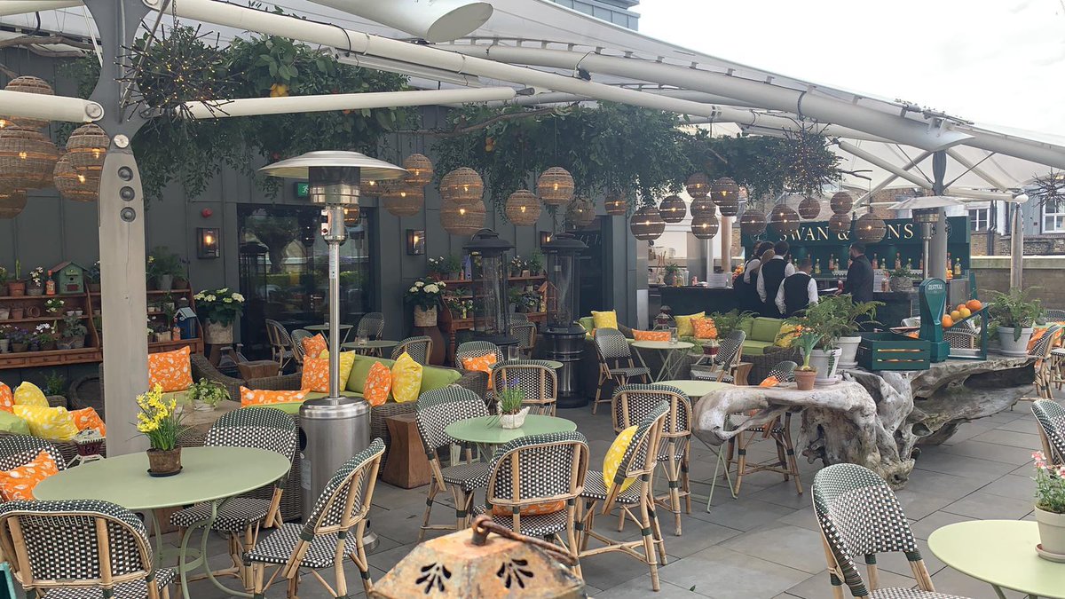 sipsmith's tweet image. Introducing #Zestival: the citrus-inspired Sipsmith transformation of @Ham_Yard's roof terrace to celebrate all things zesty gin. Open 7 days a week for a limited time only. 

Buy your ticket here: firmdalehotels.com/hotels/london/…