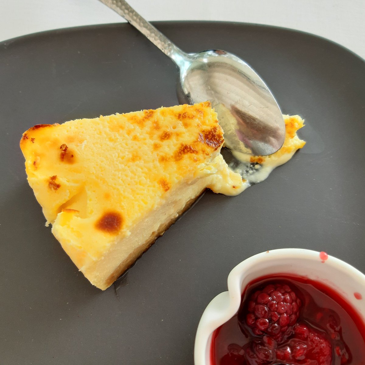 ¿Habéis probado los #postres de nuestra nueva carta? Esta tarta de queso es irresistible... 😋
#gastronomía #costablanca