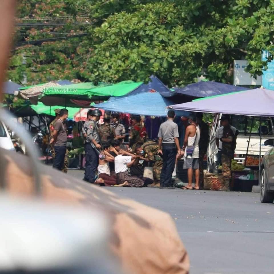 poemamhethar's tweet photo. Mandalay Medical Strike was violently cracked down, crashed with cars to motorcycles this morning. These are records of terrorists in plainclothes holding guns and violence towards protesters. At least 20 people were arbitrarily abducted. #WhatsHappeningInMyanmar #Apr15Coup https://t.co/ExyPRhbq6W