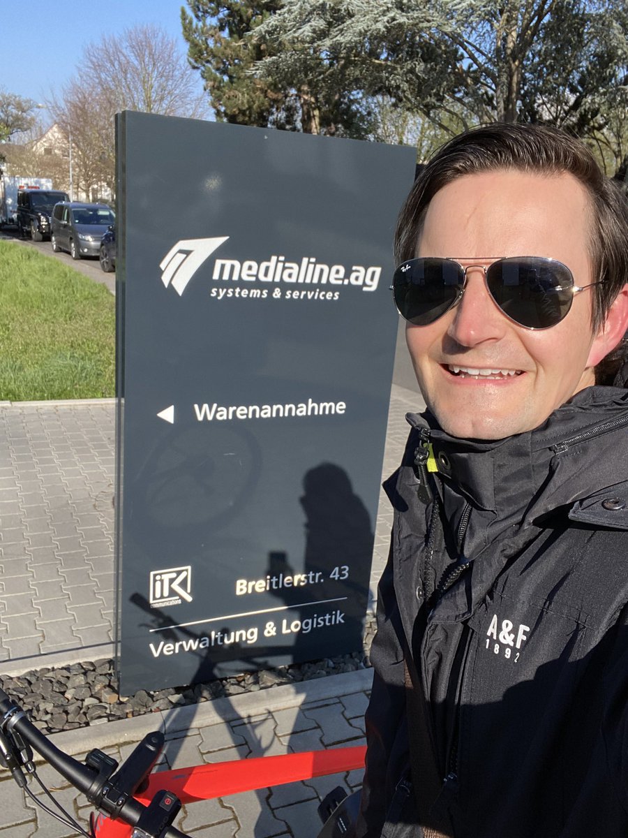 #Newhireday - what a great day. Introducing 18new teammembers starting their career @MedialineAG <a href="/I_T_K_COM/">ITK Communications</a> <a href="/ML11IT/">ML11</a> driving innovation. #Welcome aboard. Reason enough leaving the #homeoffice
visiting our HQ today by bike. #mitdemradlda