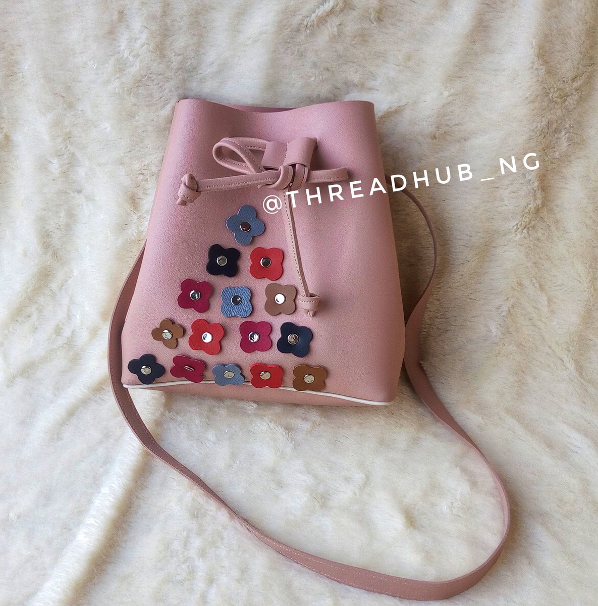 TOluwa_ni's tweet photo. Do have a colorful day.

❤️🧡💛💙💜🤎🤍♥️

Crafted by yours truly 😊

#drawstringbags 
#bucketbags https://t.co/KLQFQ2skEo