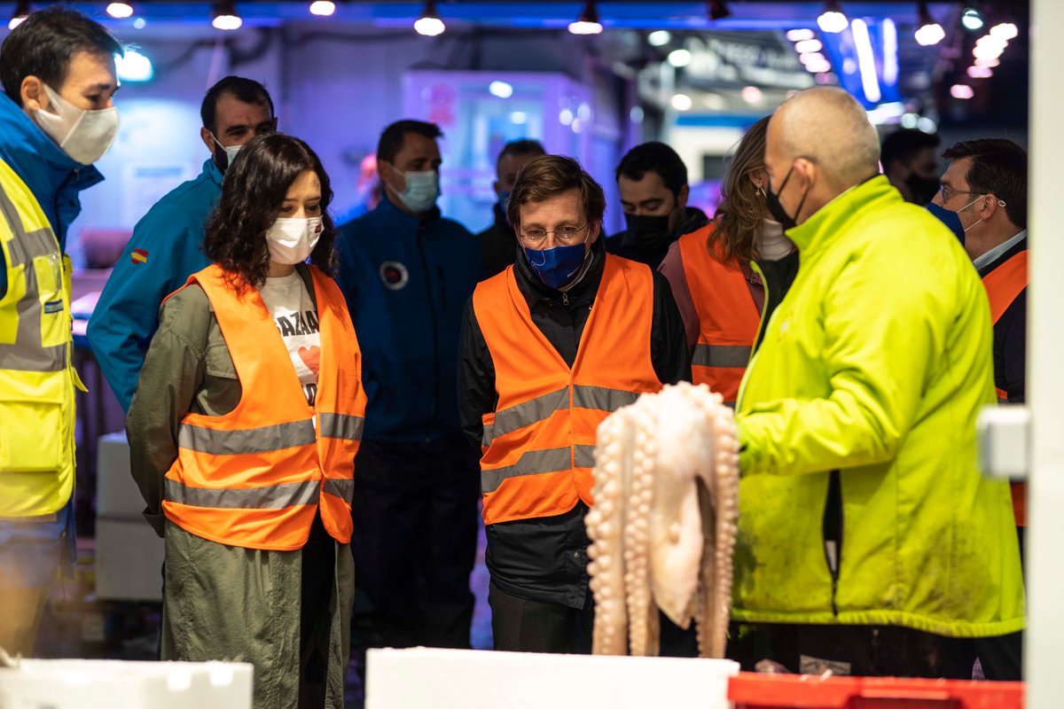 Hemos recibido la visita en el #MercadoPescados en <a href="/mercamadrid_hoy/">Mercamadrid</a> de Isabel Díaz Ayuso, candidata por el partido popular a la Presidencia de la Comunidad de Madrid y José Luis Martínez-Almeida, alcalde de Madrid para conocer el trabajo de las empresas mayoristas.
