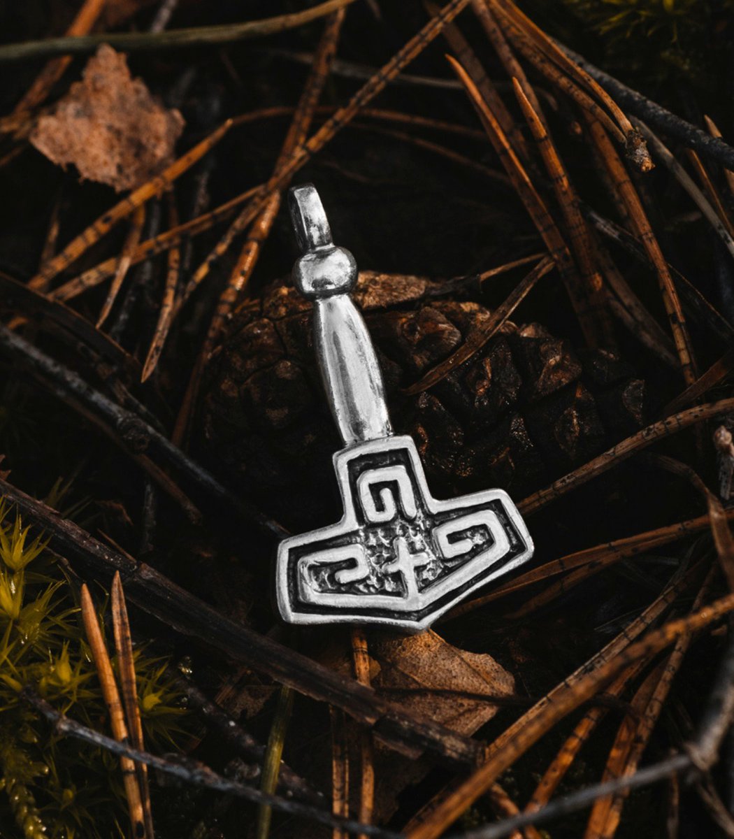 TheGrimfrost's tweet photo. Thor's Hammer from the archaeological find from grave Bj 750 in Birka. On the left is the original, on the right is our reproduction. https://t.co/7x8jNZgAWn