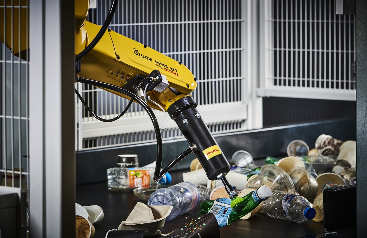 Fanuc has teamed up with UK start-up <a href="/recycleye/">Recycleye</a> to develop its AI-based vision technology for #waste #sorting. Recycleye Robotics aims to provide a retrofit option for automating manual identification and picking at up to 55 picks/minute bit.ly/2QrbzEi #recycling