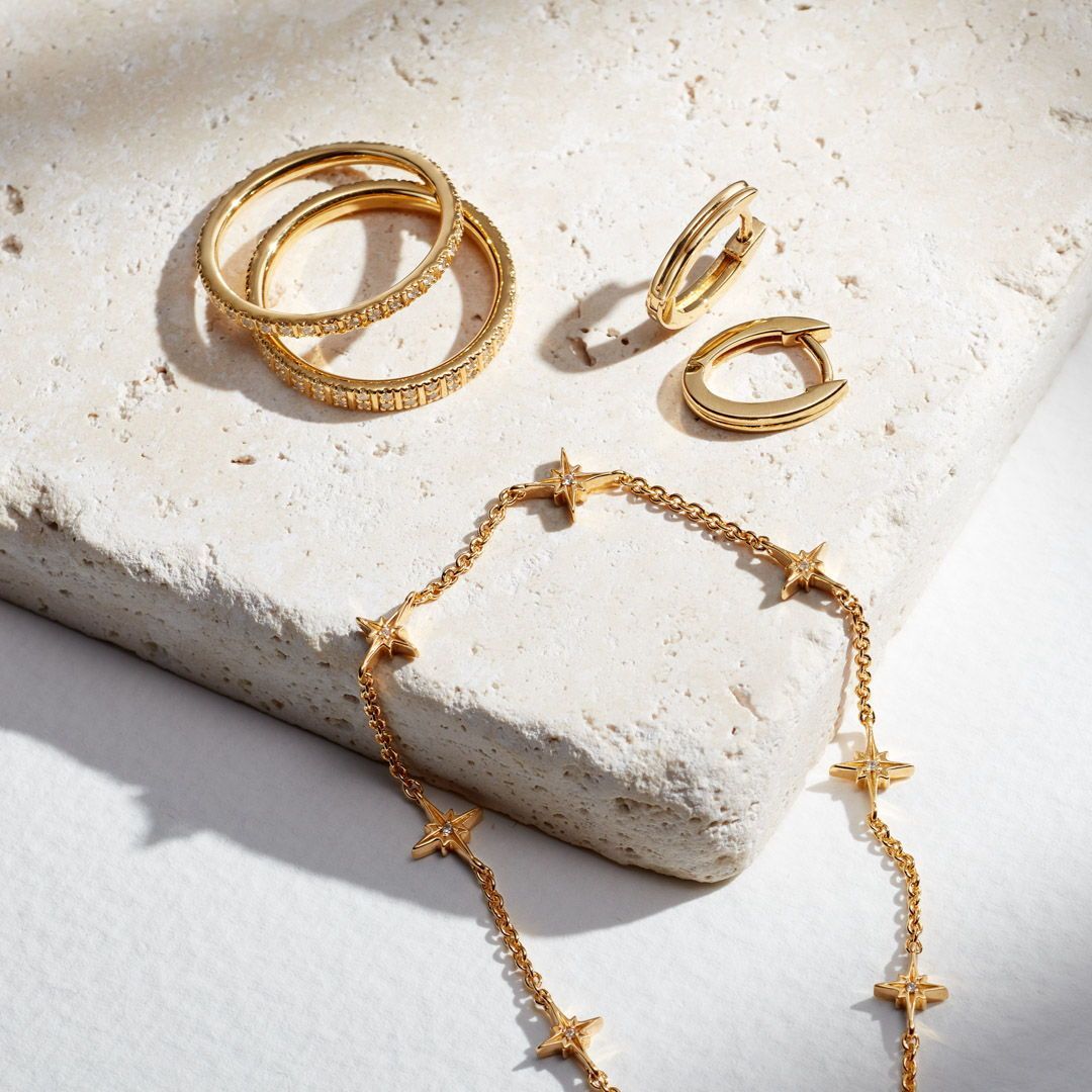 Shoot for the stars with the Celestial collection - starry motifs join radiant silhouettes to create statement staples with an intergalactic touch ✨
astley.cl/JFdyOF⁣
⁣
#jewellerydesign #moregold #layeringnecklace #jewellerystack