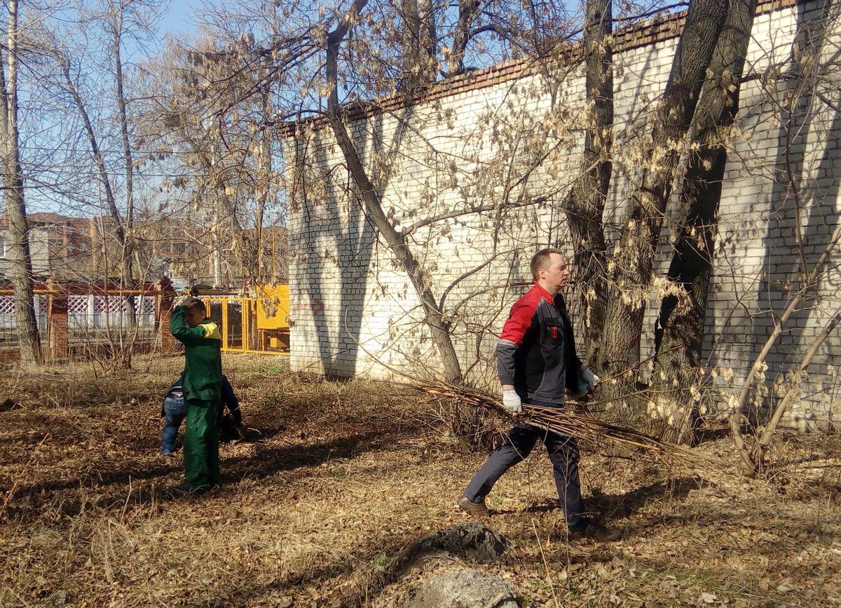 _4895327609823's tweet photo. Наступила пора субботников! Сегодня администрация Тольяттинского театра кукол вышла на субботник! Погода отличная! Театральный сад готовится быть гостеприимным на майские праздники для жителей города! https://t.co/Xy5LINFkt3